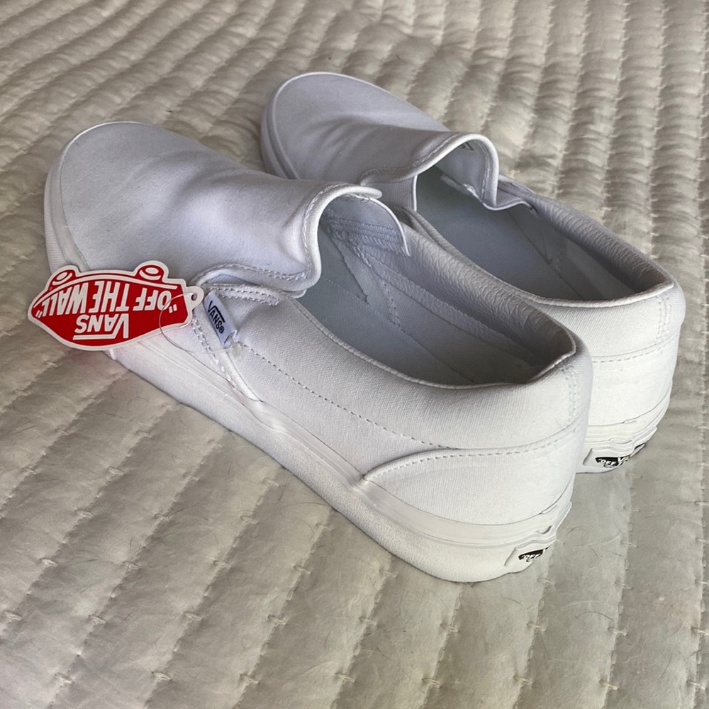 Men’s white Vans classic slip on shoe in size 10